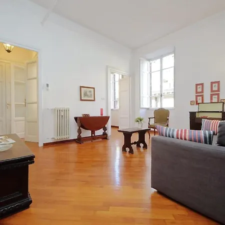 Spacious Prati Near Vatican & Tiber Apartment *