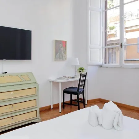 Spacious Prati Near Vatican & Tiber Apartment